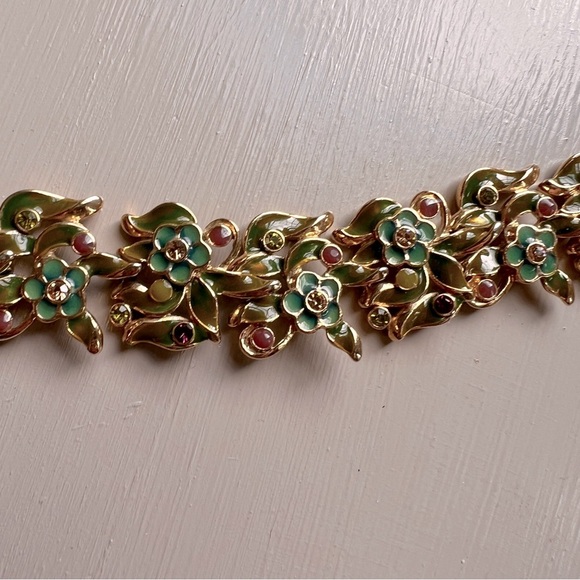Monet Vintage Enameled & Gold plate 8" stamped bracelet w/ clasp.Mint condition - Picture 3 of 9